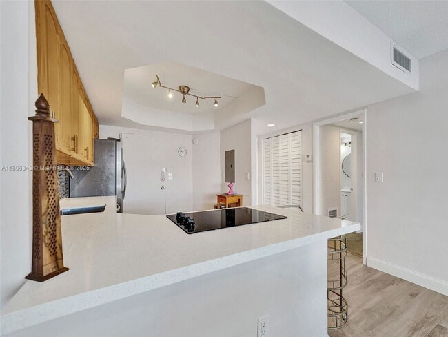 Building Photo - 1351 NE Miami Gardens Dr