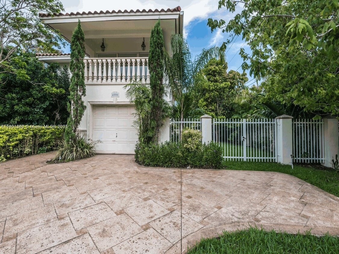 Primary Photo - 4000 Alhambra Cir