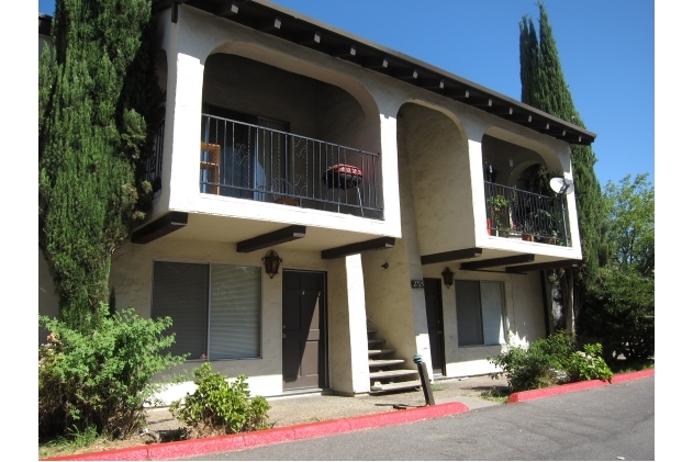 Primary Photo - Creekside Villas Apartments
