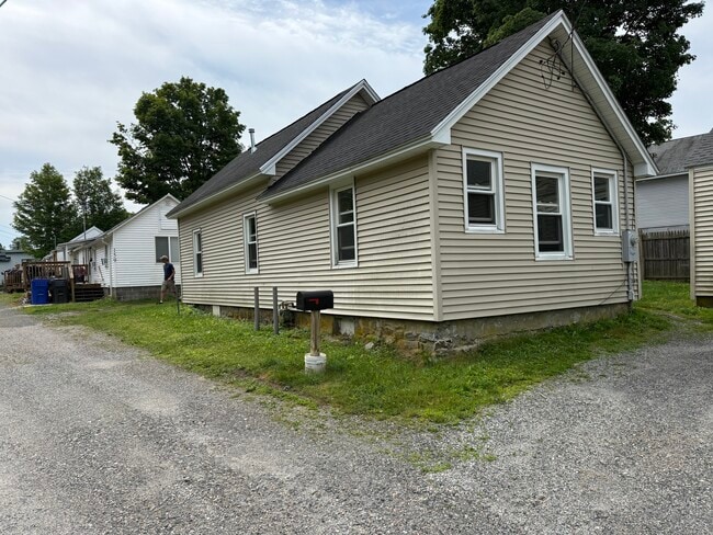 Building Photo - 161 Lake St