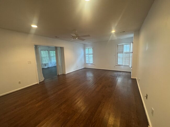 Building Photo - 3331 Coachmans Way