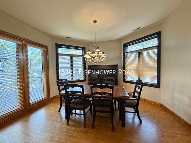 Foto del edificio - 1S701 Eisenhower Rd