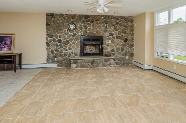 Living Room - 926 Center St