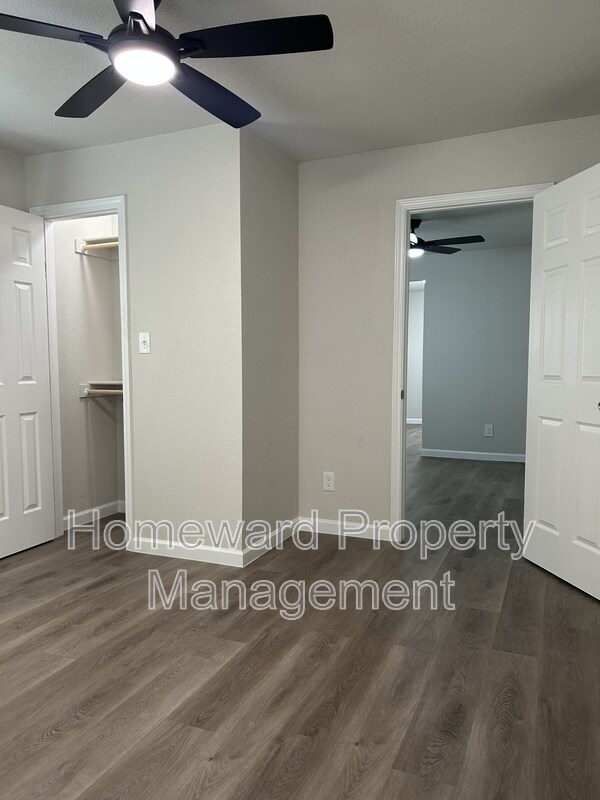 Foto del edificio - 407 N Justin Ave