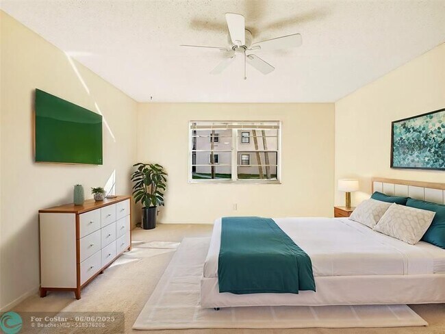 Foto del edificio - 6090 N Sabal Palm Blvd