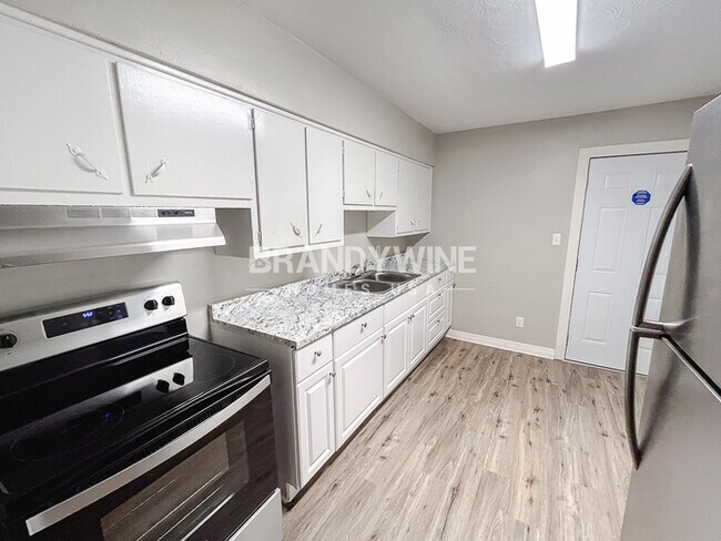 Building Photo - **AVAILABLE NOW!!**  DON'T MISS IT!! APPLY...
