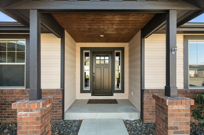 Building Photo - 229 Sun Valley Dr