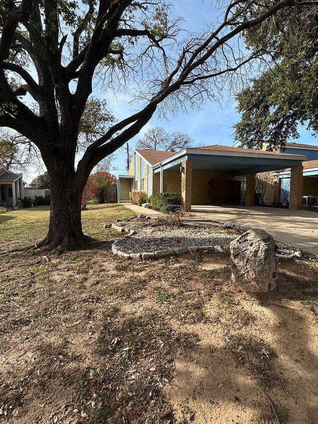 Primary Photo - SUPERB Duplex in Euless! READY NOW!