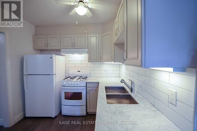 Photo du bâtiment - 8 Brookmount Rd