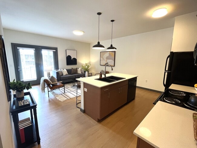 Building Photo - DeTonty Street Apartments