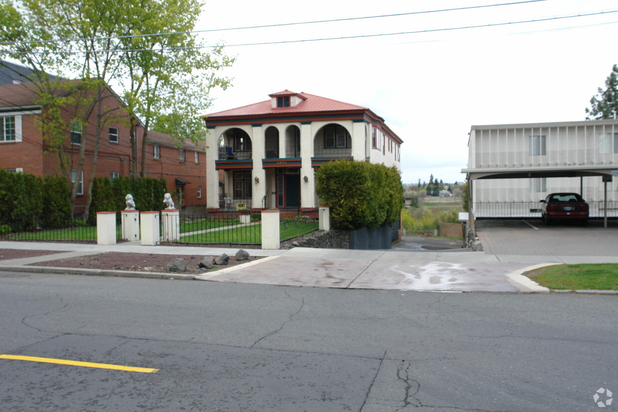 Foto del edificio - 1818 W Riverside Ave