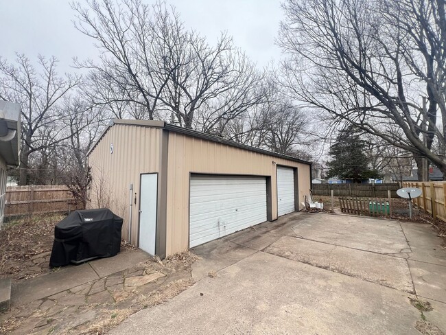 Building Photo - 3 Bed 2 Bath Springfield, Missouri