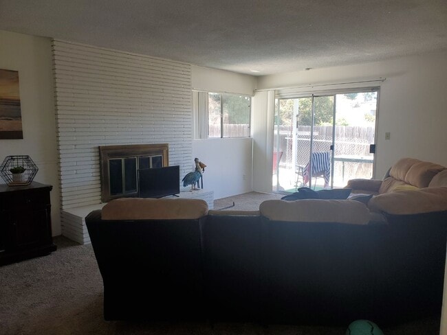 Building Photo - Single-story home with a private pool in the SDSU.
