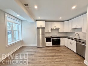 Building Photo - 1705 W Lunt Ave