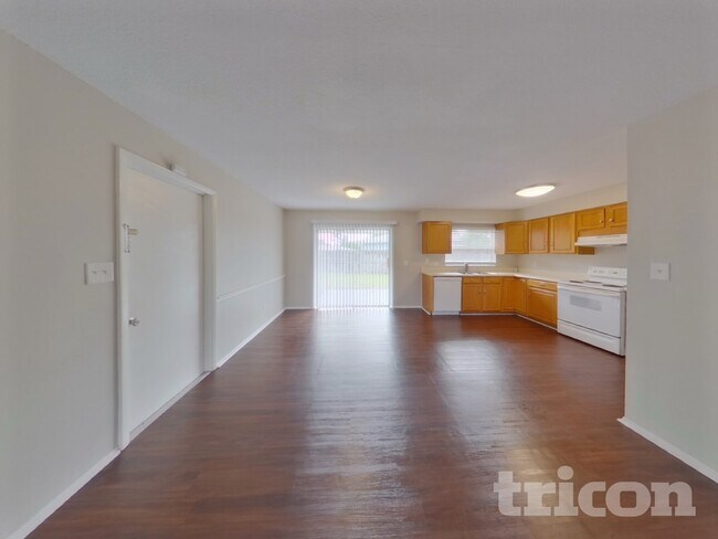 Building Photo - 125 Hidden Lake Dr