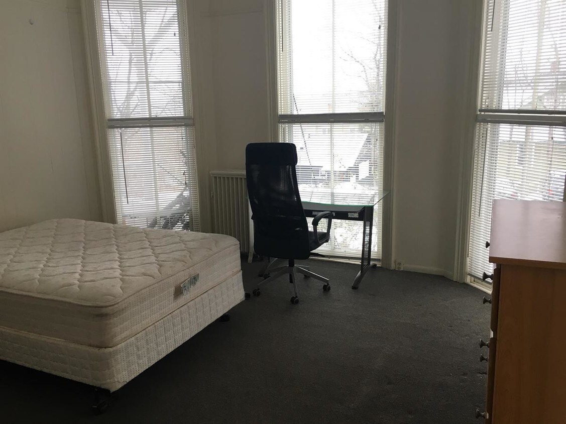 Foto principal - 105 Dewitt Pl