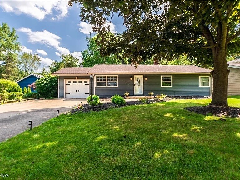 Foto principal - 216 W Glenridge Rd