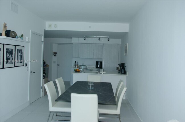 Foto del edificio - 501 NE 31st St