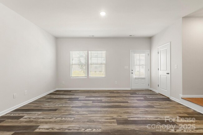 Building Photo - 117 Dogwood Vlg Trl
