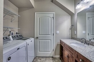 Building Photo - 571 Wind River Dr