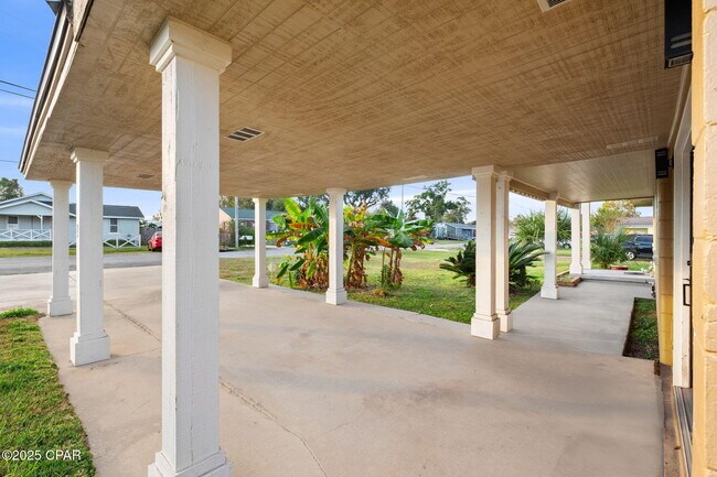 Foto del edificio - 1528 Oak Ave