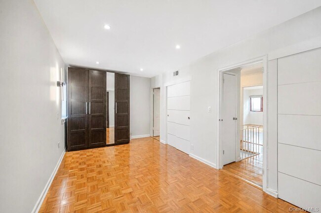 Foto del edificio - 30-24 74th St.