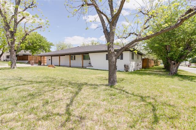 Building Photo - 4216 Woodlake Dr