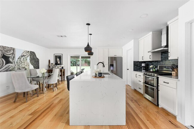 Building Photo - 8704 Clarewood Dr