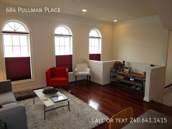 Foto del edificio - 684 Pullman Pl