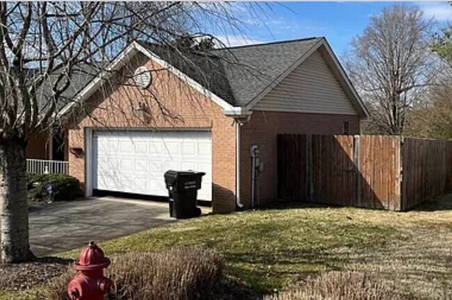 Foto del edificio - Knoxville 37919 - 3 bedroom 2 bath - call ...