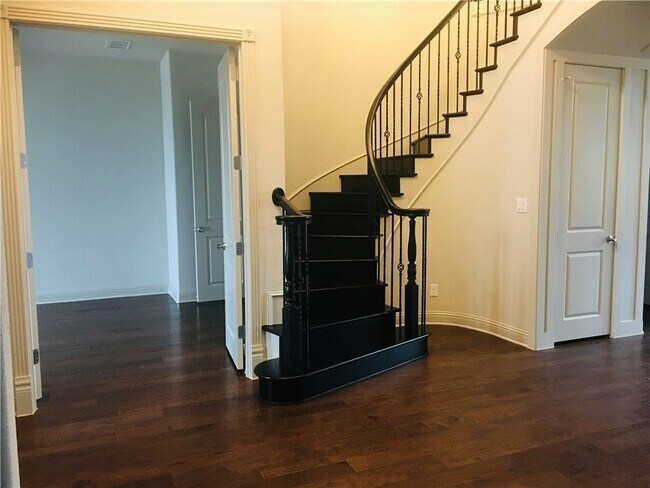 Building Photo - 7008 Barefoot Dr