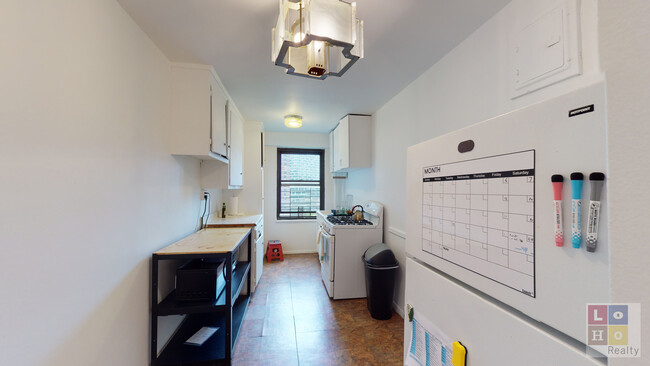 Foto del edificio - 266 E Broadway