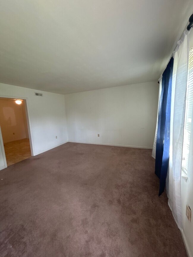 Photo - OldVirginia,NE.4410 Apartment