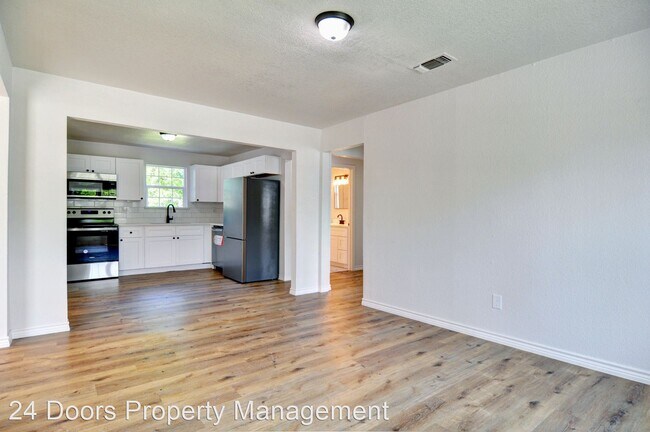 Foto del edificio - 3 br, 2 bath House - 7816 Corina Dr