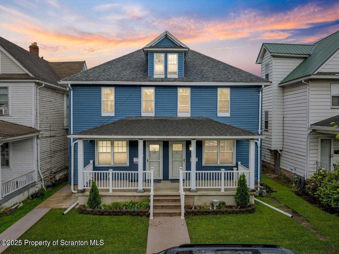 Foto principal - 809 Harrison Ave