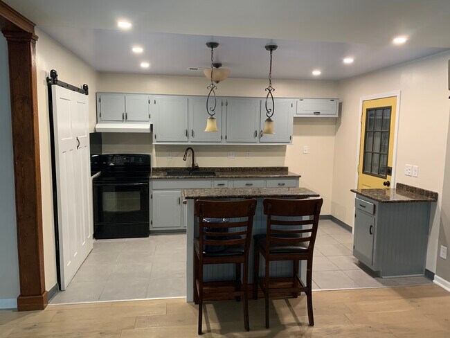 Foto del edificio - 3381 Leschallas Dr