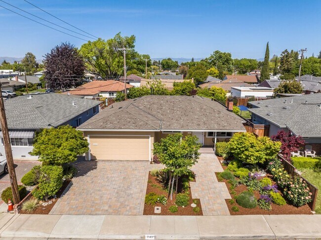 Foto del edificio - 741 Nicholson Ave