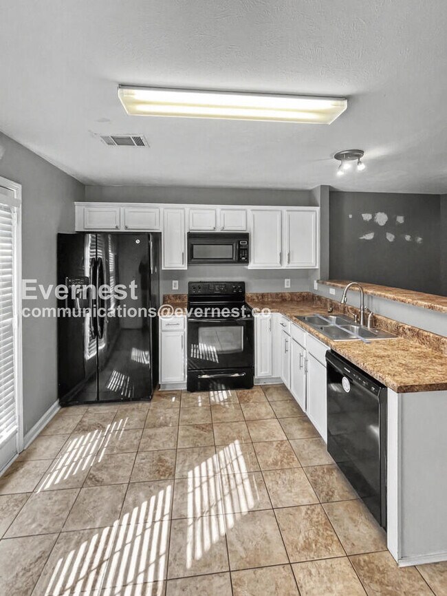 Foto del edificio - 142 Oak Valley Cir