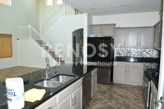 Foto del edificio - Ideal 4Br+Den+Loft 3.5Ba 2.5Cg Home with Solar Near Happy Valley and Loop 303 in Peoria