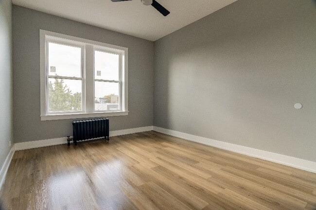 Building Photo - 3420 W Dickens Ave