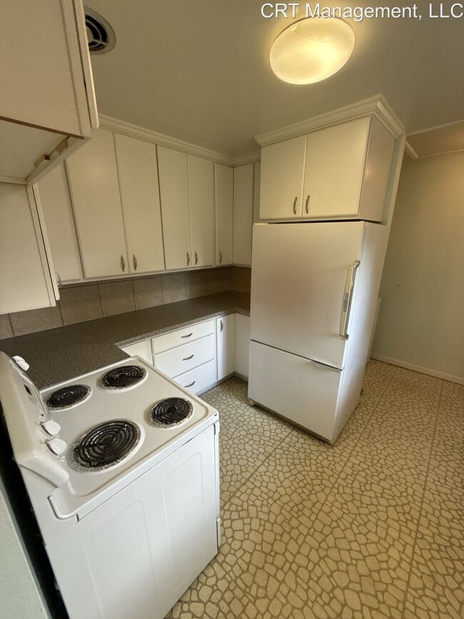 Building Photo - Charming 2-Bedroom Duplex in the Heart of ...