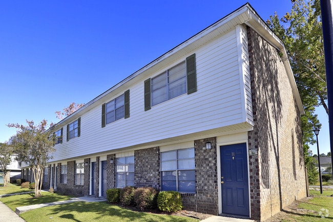 Building Photo - Patriots Place Townhomes