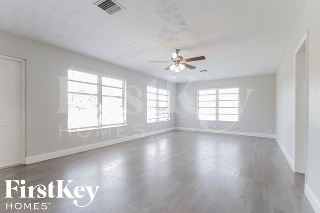 Foto del edificio - 4521 NW 12th Ave