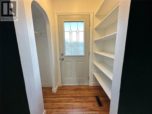 Photo du bâtiment - 140 Laurier Dr