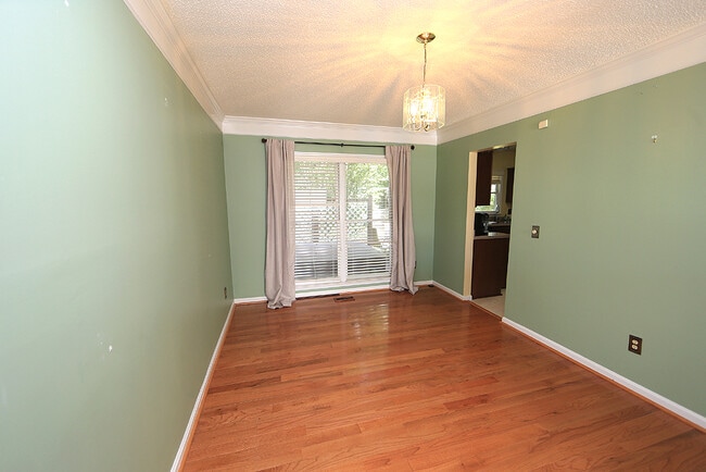 Building Photo - 1404 Hillbrow Ln