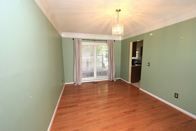 Foto del edificio - 1404 Hillbrow Ln