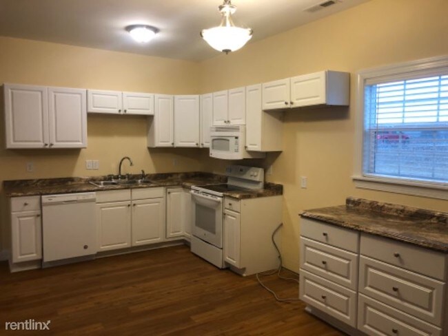 Building Photo - 1 br, 2 bath House - 1585 Guy Rd