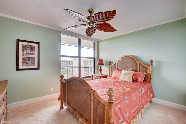 Building Photo - 2 br, 2 bath Apartment - 18 Royal Palm Way