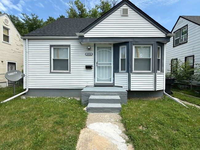 Building Photo - Renovated 3-Bedroom Home – We Welcome Sect...