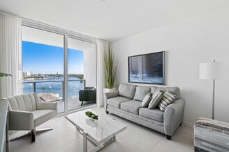 Building Photo - 401 N Birch Rd